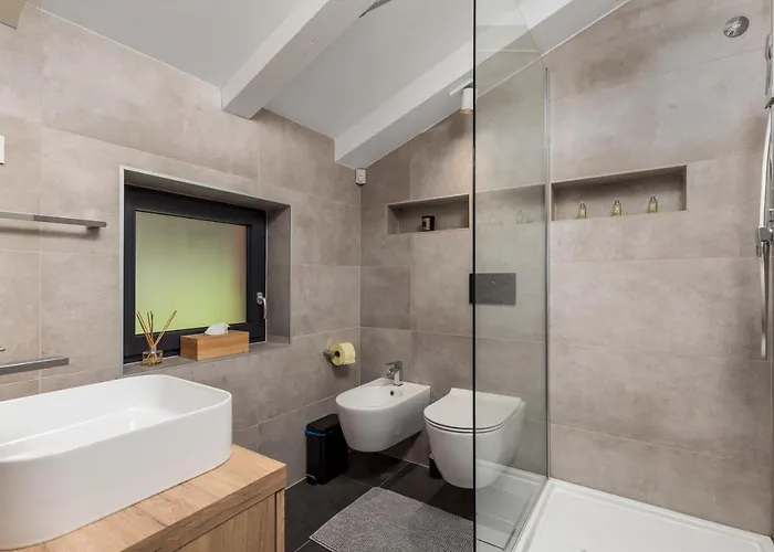 Lomida Βίλα Οπατία